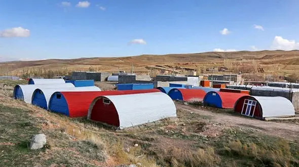 کانکس‌های رنگی یادگار زلزله ارسباران+عکس
