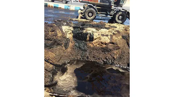  نشت وحشت آور نفت ازلوله پوسیده  دراهواز
