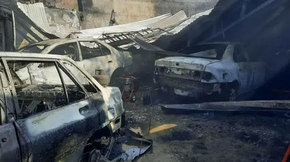 آتش سوزی این بار به جان ماشین ها افتاد / 13 ماشین توقیفی در شیراز سوخت