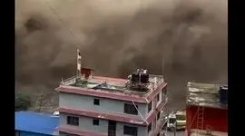 ویدئوی وحشتناک از محبوس شدن یک خانواده در سیل مهیب نپال