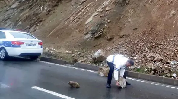 سقوط مرگبار سنگ در کمین مسافران جاده شمال / هراز و کندوان خطرناک شد
