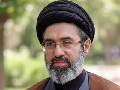 عکس های دیده نشده آیت الله  سیدمجتبی خامنه ای  در مکانی باورنکردنی / واقعیت دارد تعجب نکنید