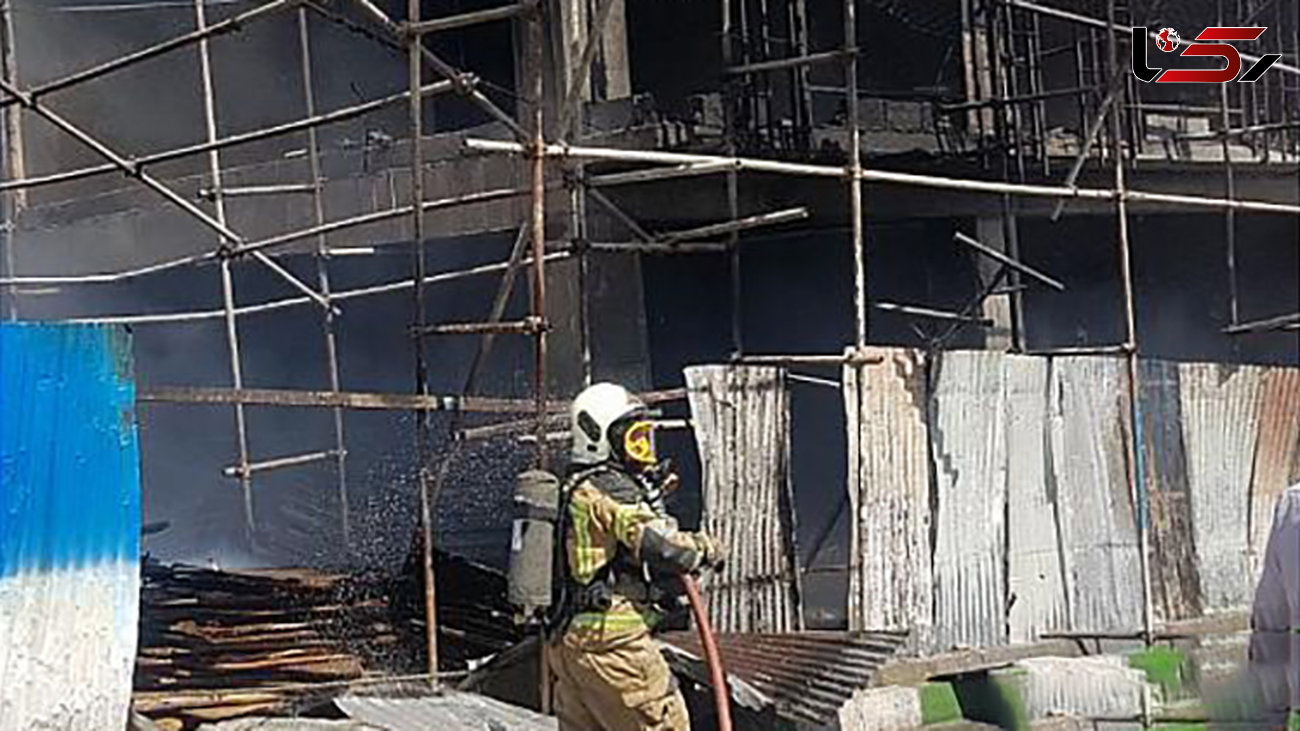 آتش سوزی ساختمان در حال احداث در خیابان بسیج+ عکس