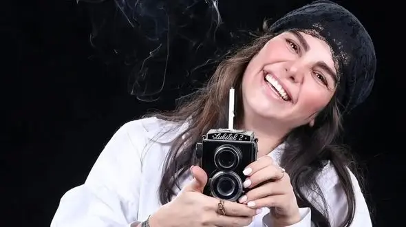 استایل هنری و متفاوت «نازار» سریال نون خ در شب تولدش / چه قدر متفاوت از سریال