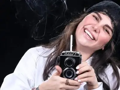 استایل هنری و متفاوت «نازار» سریال نون خ در شب تولدش / چه قدر متفاوت از سریال