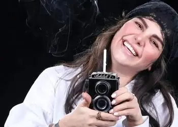 استایل هنری و متفاوت «نازار» سریال نون خ در شب تولدش / چه قدر متفاوت از سریال