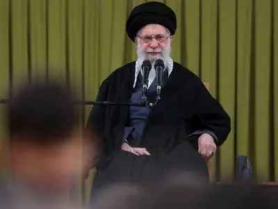 همزمان با تهدید های ترامپ و نتانیاهو   عکس های حضور با اقتدار رهبری انقلاب در دیدار مردمی در قلب تهران