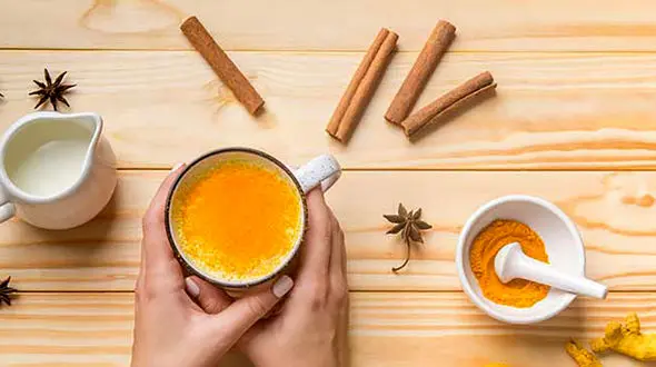 خواص شیر زردچوبه / عوارض شیر طلایی / بهترین زمان مصرف شیر زردچوبه / طرز تهیه شیر زردچوبه + اطلاعات تغذیه‌ای شیر زردچوبه 