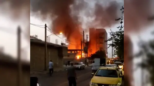 فیلم آتش سوزی هولناک یک خانه در قرچک در کنار پمپ گاز / 6 نفر در آتش سوختند