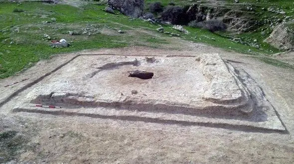 کشف گور نوزاد و یک مکان تدفین در سد «چم‌شیر»