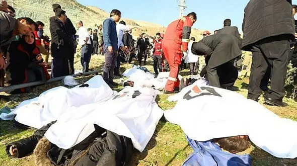  فیلم جامانده از واژگونی مرگبار اتوبوس دانشجویان علوم تحقیقات دانشگاه آزاد