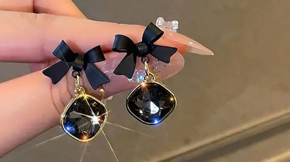 جدیدترین مدل‌ های گوشواره دخترانه 2025؛ از طراحی فانتزی تا لاکچری