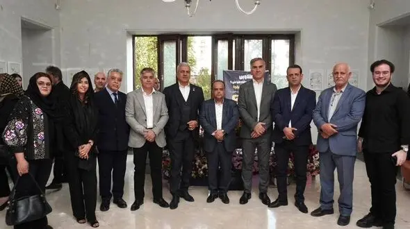 «فروغ هنر بر خاک ایران» نمایشگاهی که طلای ایرانی را با مد و لباس پیوند می‌زند