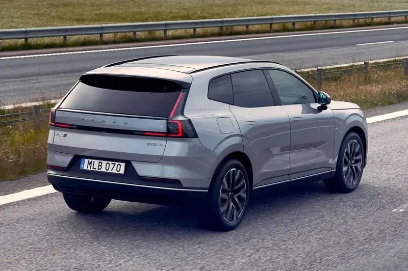 شاسی بلند لوکس ولوو XC70