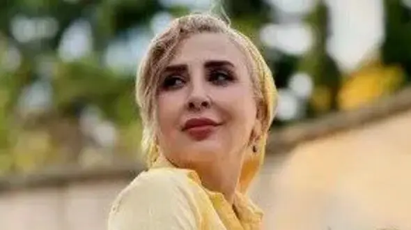 استایل مرواریدی مرجانه گلچین در فضایی بهاری