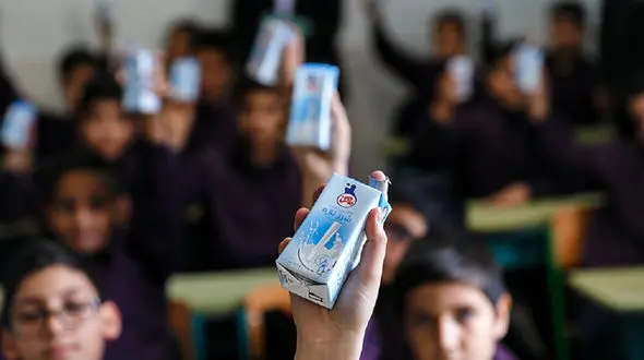 شیر مدارس فقط در چهار استان توزیع می شود نه کل کشور! 