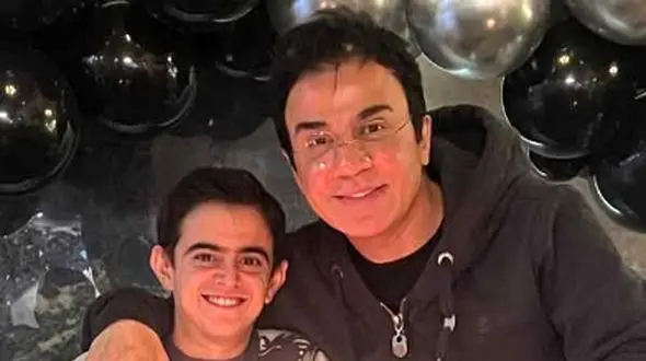 فیلم جشن تولد باشکوه  عمو پورنگ در باغِ یک کاخ با حضور شاهرخ خان / نعیمه نظام دوست، مسعود روشن پژوه، امیرمحمد متقیان، عمو های فیتیله ای هم بودند