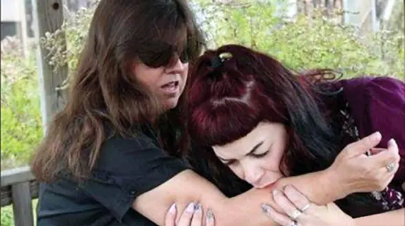 زنی با ادای خون آشام! + عکس