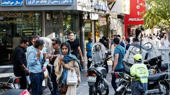 اینجا چهار راه استانبول؛ امروز هیچکس دلار نخرید !