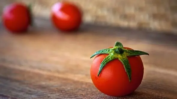 ماسک گوجه فرنگی و لیمو معجزه جوانی