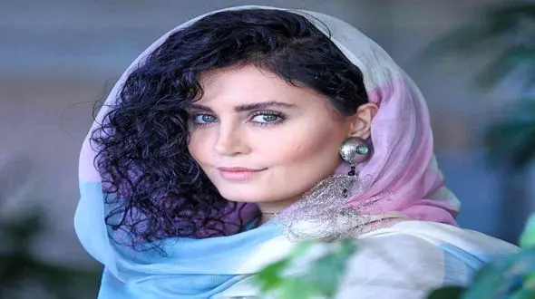 شال و کلاه خوشرنگ الناز شاکردوست ! / کلاه جایگزین روسری برای خانم بازیگرها !