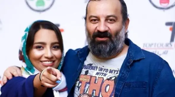  ژست خنده دار مهراب قاسمخانی در سفر با قطار + عکس 