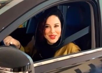 ویدئو/ نگاهی به ماشین هوش‌پران شاسی بلند آشا محرابی، بازیگر سریال «قول مردونه»/ چه عیدی هم گرفت از نه‌نه نقلی عمو پورنگ