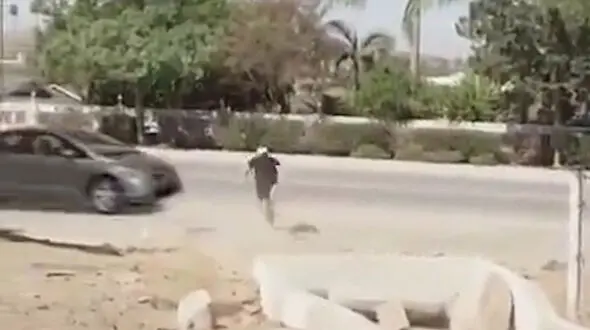 فیلم لحظه تصادف وحشتناک ورزشکار اسکیت باز !
