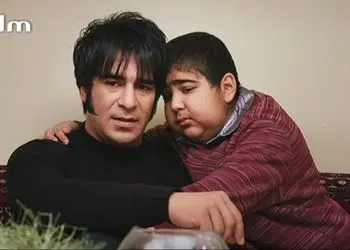 عکسی زیبا از یوسف تیموری به همراه بابای خوش تیپ و باکلاسش که پربازدید شد!