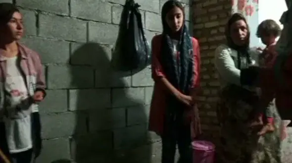 فیلم نجات ۴ زن و کودک از زیر آوار خانه روستایی در آذربایجان شرقی + عکس