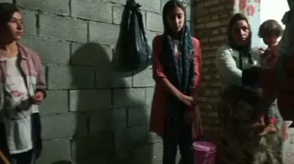 فیلم نجات ۴ زن و کودک از زیر آوار خانه روستایی در آذربایجان شرقی + عکس