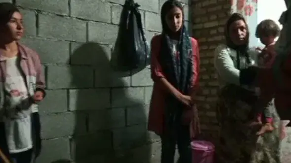 فیلم نجات ۴ زن و کودک از زیر آوار خانه روستایی در آذربایجان شرقی + عکس