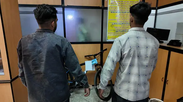 موبایل قاپان 18 ساله  مرد تهرانی را چاقو چاقو کردند / همکلاسی بودیم .. + فیلم گفتگو با دزدان بیرحم میدان قیام