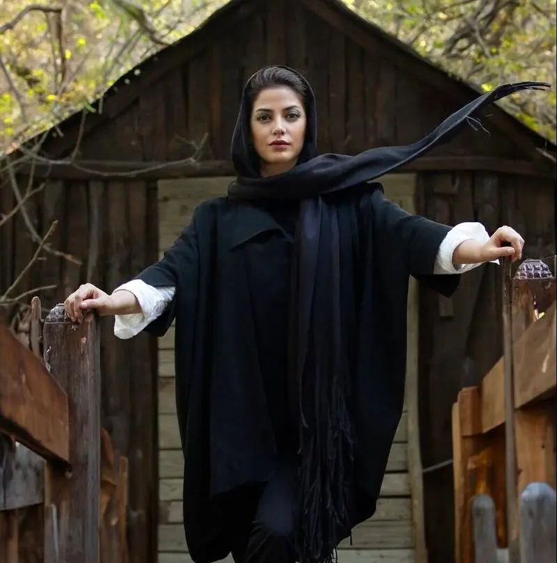 طناز طباطبایی