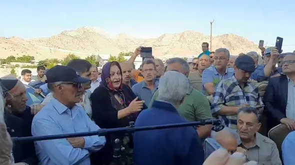 دستور ویژه رهبری 17 سال است روی زمین مانده و اجرا نشده / پاسخ 30 هزار خانواده را بدهید + فیلم