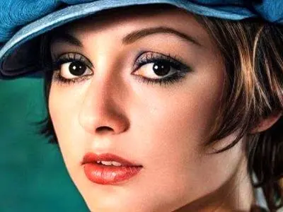 فیلم و عکس  اتاق گوگوش در هشت سالگی / از بچگی با همه دخترا فرق داشت 