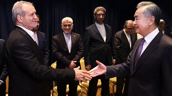 دیدار وزیر خارجه چین با رئیس‌ جمهور ایران در نیویورک 