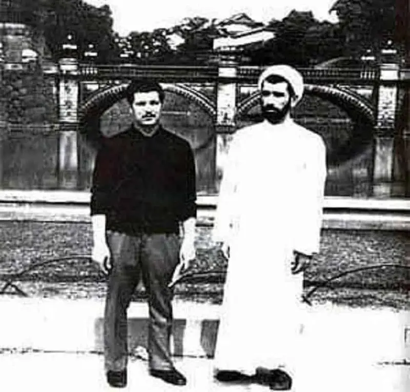آیت الله هاشمی رفسنجانی جوان در سفر ژاپن پوشش جالبی داشته بود.