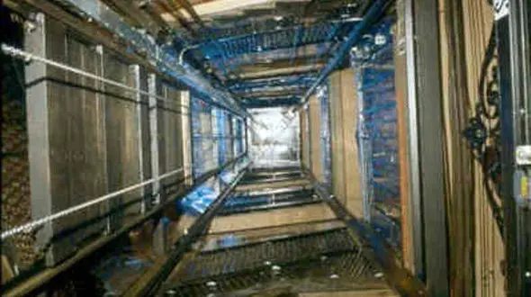 مرگ تلخ بیمار در سقوط آسانسور مرکز درمانی!