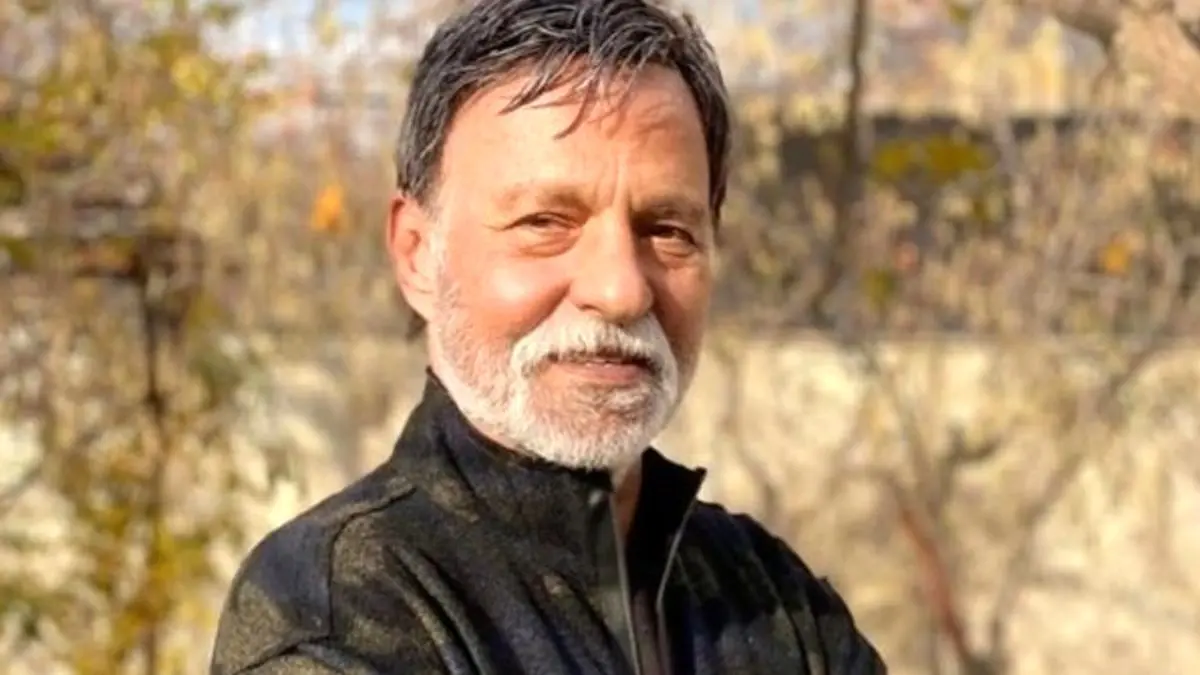 مرتضی عقیلی: شام میخوردیم سنگ زیر دندون بابام رفت عصبانی شد رفت زن گرفت! زنه رو آورد خونه مادرم گفت طلاقش نده یه مدت پیش ایشون باش یه مدت پیش من، مادرم نذاشت جدا بشه پدرم صاحب 3 تا بچه شد!