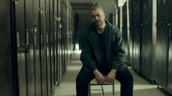 نماهنگ "درد عشق "با صدای مهدی احمدوند و بازی میلاد کی مرام + فیلم 