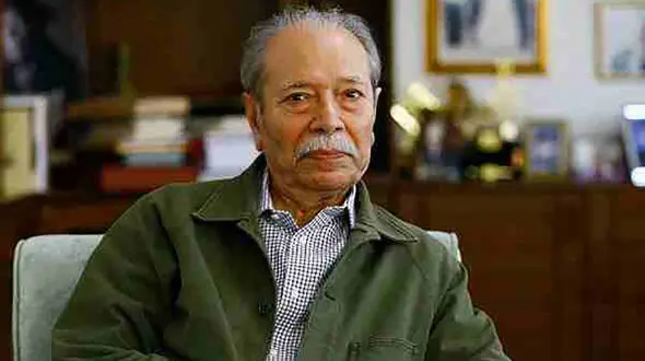 صدای بی‌نظیر استاد علی نصیریان روی صحنه تئاتر که تا کنون نشنیده‌اید