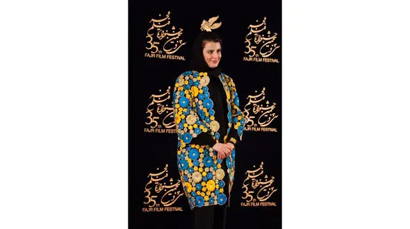 پوشش متفاوت و رنگارنگ لیلا حاتمی روی فرش قرمز فیلم «رگ خواب» +عکس