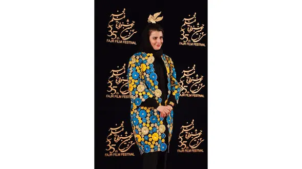 پوشش متفاوت و رنگارنگ لیلا حاتمی روی فرش قرمز فیلم «رگ خواب» +عکس