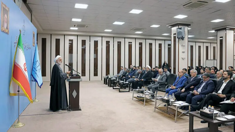 حجت‌الاسلام محسنی اژه‌ای رئیس دستگاه عدلیه در ادامه بازدیدهای میدانی خود از مراکز، مراجع و معاونت‌های مختلف قضایی و سازمان‌های تابعه، با حضور در معاونت منابع انسانی و امور فرهنگی قوه قضائیه