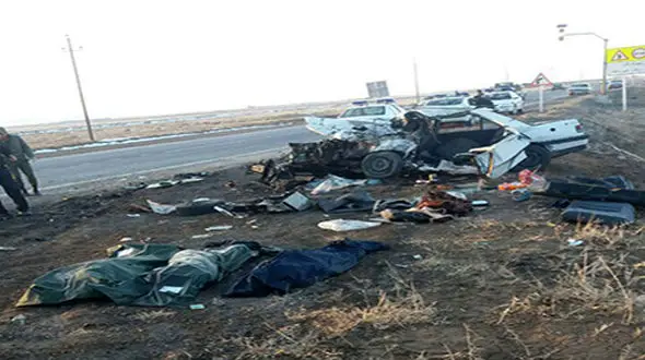 شاخ به شاخ وانت نیسان با پژو 5 کشته و زخمی برجای گذاشت + تصاویر 