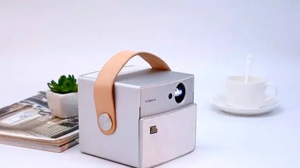 تماشای فیلم های موبایل با این پروژکتور