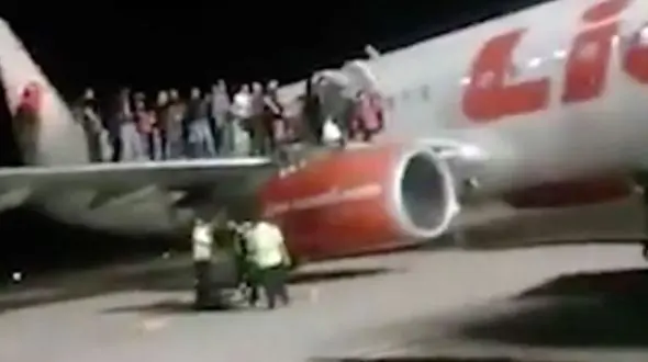 شوخی احمقانه یک مسافر در هواپیما11 مجروح بر جای گذاشت