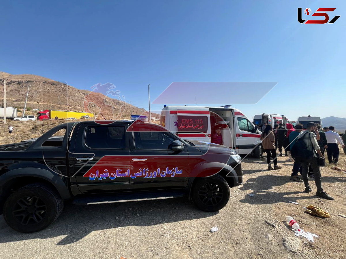 اولین تصاویر حادثه مرگبار واژگونی اتوبوس در جاده فیروزکوه / 24 تن کشته و مجروح شدند