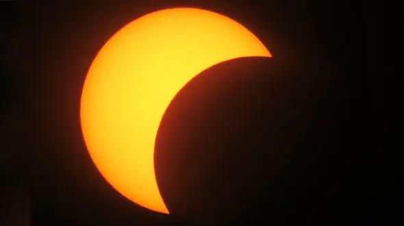 104 عکس زیبا و دیدنی از آخرین خورشید گرفتگی قرن در ایران